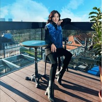 Sarwendah baru-baru ini diketahui tengah menghabiskan waktu berliburnya untuk mengunjungi beberapa negara di Eropa. Foto-foto momen liburannya pun tampak diunggah oleh istri Ruben Onsu ke akun Instagram pribadinya. Foto: Instagram/@sarwendah29