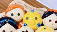Hasil karyanya ini membuat Asis Weng dijuluki sebagai ratu bakpao. Selain hobi membuat kue, ia juga berprofesi sebagai pembuat nail art.  Foto: Instagram @asisweng11111