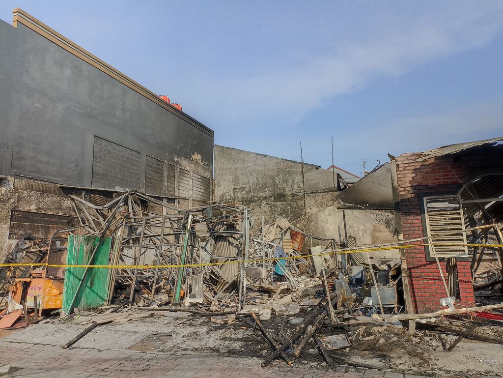 Sebanyak 9 unit mobil kebakaran dikerahkan ke lokasi untuk memadamkan api. Saat ini, api sudah padam. (Foto: Wildan Noviansyah/detikcom)
