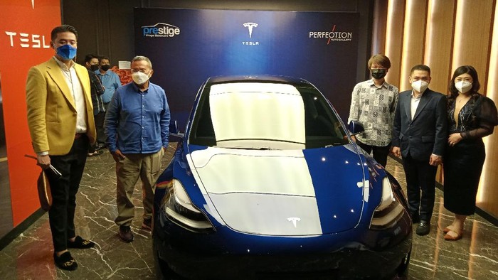 Showroom Mobil Listrik Tesla Dibuka di Surabaya, Masyarakat Antre Test Drive
