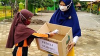 Aksi peduli korban erupsi Gunung Semeru ini pun baru bisa dilaksanakan usai ujian sekolah. Pihak sekolah tidak membatasi bantuan yang diberikan para murid.