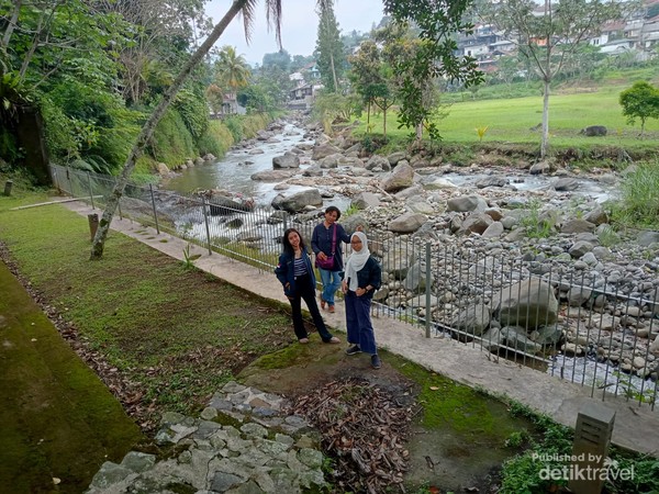 Lokasi Resort Prima Cipayung Megamendung dekat dengan sungai jernih