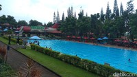 Angka kunjungan wisata Owabong rata-rata mencapai angka di atas 1.000 pengunjung per hari, namun angka tersebut terbilang kecil apabila dibandingkan dengan kunjungan di masa sebelum pandemi. (Vandi Romadhon/detikcom)