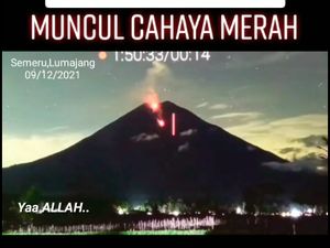 Terungkap Misteri Viral Kelebat Cahaya Merah di Semeru