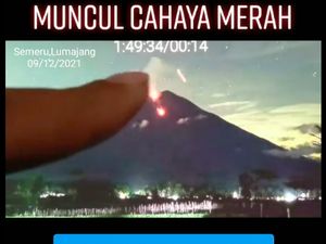 Mbah Rono Bicara Heboh Kelebat Cahaya Merah Muncul di Gunung Semeru