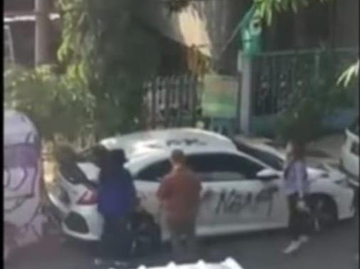 video viral mobil dicorat-coret di lamongan