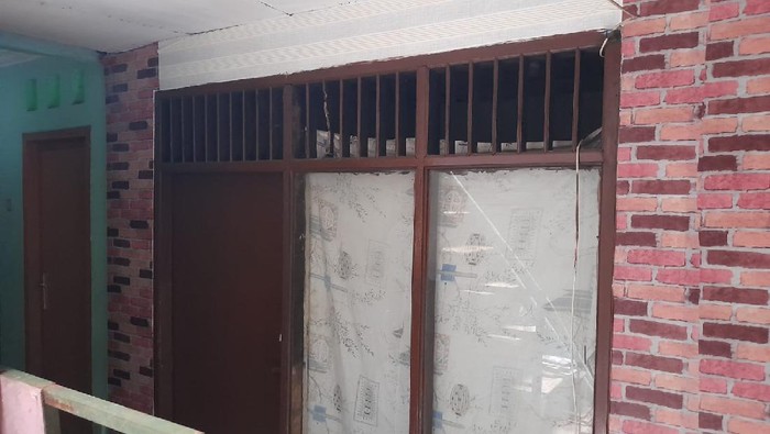 Viral Rumah Warga di Jakbar Terimpit Kamar Kos