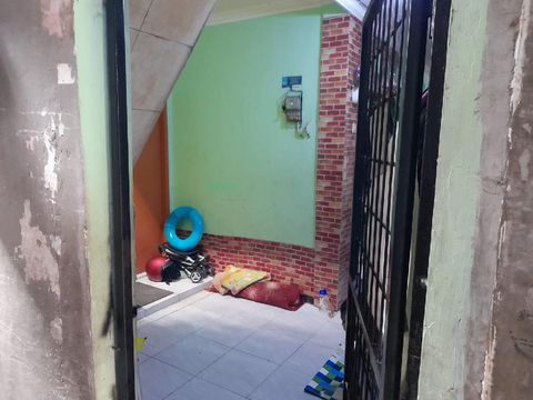 Viral Rumah Warga di Jakbar Terimpit Kamar Kos
