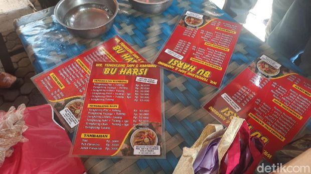 Warung tengkleng Bu Harsi yang diviralkan ngepruk kini punya daftar menu lengkap