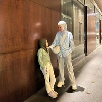 Selanjutnya ada Kala Madali Bramantyo. Pada 2021 saat usianya masih delapan tahun, Kala mulai mengenakan hijab. Hanung Bramantyo dan Zaskia Adya Mecca merasa terharu sang anak ingin berhijab. Padahal ia dan suami tidak memaksa anak-anak untuk berhijab. Hari ini haru banget rasanya hati.. aku ga pernah maksa anak2 untuk berjilbab, selain belum wajib untuk usianya, ku pengen mereka berjilbab bukan karna terpaksa tapi karna merasa butuh, tulis Zaskia di Instagram. Foto: Instagram @zaskiadyamecca.