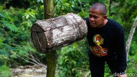 Dalam satu kali panen, tempat ini bisa memproduksi 150-300 kilogram madu dengan omzet satu tahun mencapai Rp 370 juta.