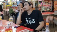 Kini terungkap, bahwa inisial BJ tersebut adalah Bobby Joseph yang merupakan seorang aktor dan model berwajah tampan. Foto: Instagram @bobbyjsph