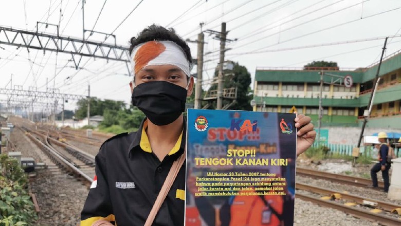 Cegah Kecelakaan, PT KAI Sosialisasi di Perlintasan Jalur KA Cegah Kecelakaan, PT KAI Sosialisasi di Perlintasan Jalur KA