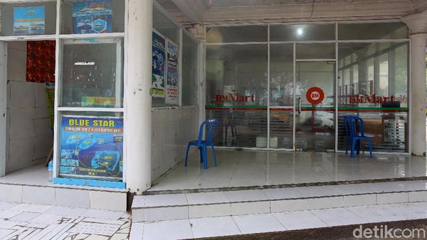 Pandemi virus Corona memang menutup paksa hampir semua resor dan restoran di seluruh Kepulauan Gili di Indonesia, pulau-pulau di NTB dengan perairannya yang berwarna biru kehijauan, pantai berpasir, dan kehidupan laut yang beragam.