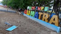 Para staf yang pernah bekerja di Gili Trawangan terpaksa mencari cara lain untuk mencari nafkah. Bahkan, beberapa beralih dengan memancing hanya untuk memberi makan keluarga mereka.