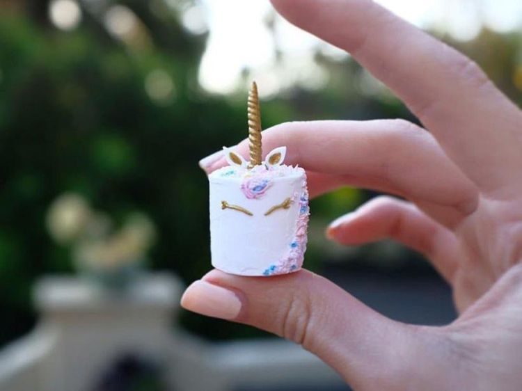 Imut Banget! 10 Kue-kue Cantik Ini Hanya Sebesar Jari Tangan