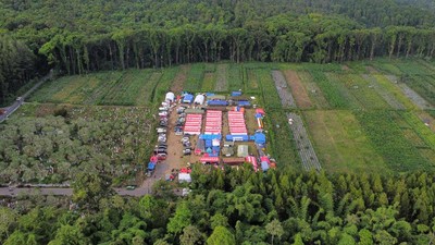 Hiruk Pikuk Pos Pengungsian Erupsi Semeru