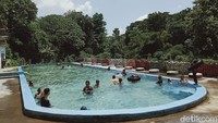 Di dekat sana juga terdapat kolam renang yang dapat dikunjungi. Foto: Achmad Syauqi/detikcom