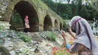 Objek wisata taman Kalimosodo bukanlah objek wisata yang sudah punya nama besar. Objek wisata di Desa Sudimoro, Kecamatan Tulung, Klaten, Jawa Tengah tersebut awalnya hanya sungai dengan bekas saluran air kuno di dekatnya. Foto: Achmad Syauqi/detikcom