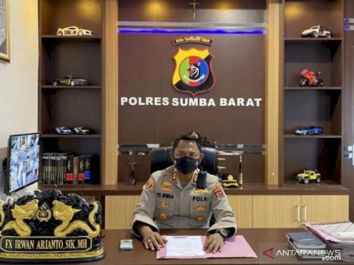 Kapolres Sumba Barat AKBP FX Irwan Arianto.