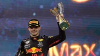 Red Bull Racing kembali meraih kejayaannya usai Max Verstappen merebut gelar juara F1. Gelar juara itu direbutnya secara dramatis karena terjadi di seri pemungkas dan juga lap terakhir balapan F1 GP Abu Dhabi. (Getty Images/Pool)