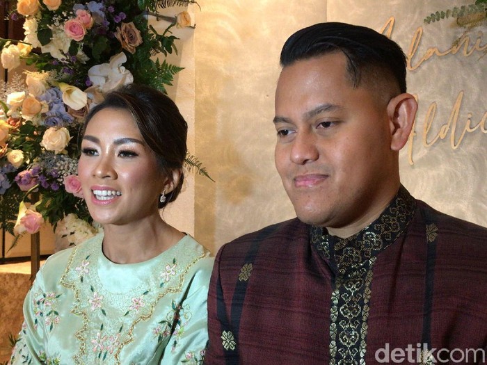 Melanie Putria dilamar ditanggal cantik.