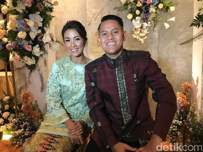 Melanie Putria dilamar ditanggal cantik.
