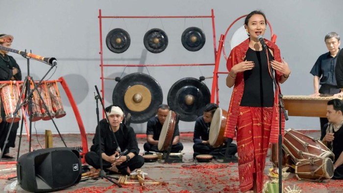 Melihat Problematika Wanita dari Kacamata Seni Pameran lukisan Satya tengah digelar. Pameran ini menampilkan problematika wanita dari kacamata seni.
