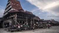 Bawomataluo adalah bahasa Nias yang berarti bukit matahari. Sebuah desa di atas bukit yang telah ada sejak berabad-abad lalu dan masih terpelihara dengan baik. Desa ini adalah ibu kota desa-desa adat yang tersebar di Nias. 