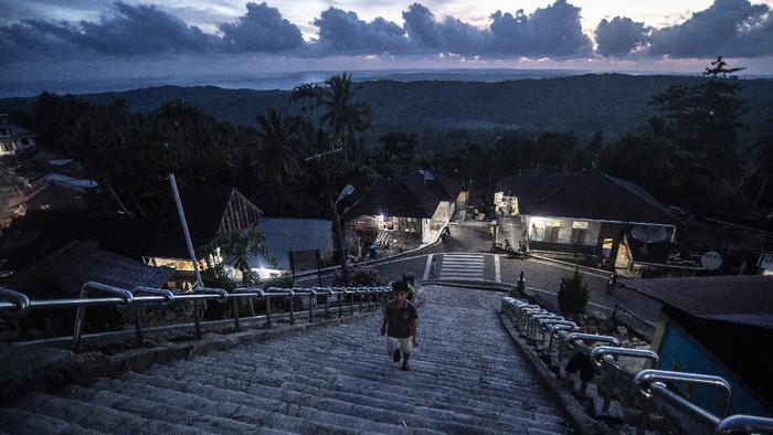 Tempat tradisi lompat batu (fahombo) di Desa Bawomataluo, Nias Selatan, Sumut.