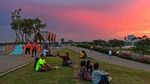 Menyaksikan Matahari Tenggelam di Pantai Maju Jakarta