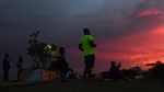 Menyaksikan Matahari Tenggelam di Pantai Maju Jakarta