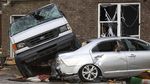 Deretan Mobil Rusak Jadi Saksi Keganasan Tornado di Kentucky