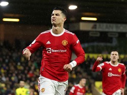 Sorotan tak henti mengarah kepada sosok Cristiano Ronaldo di tahun 2021. Terlebih setelah ia kembali merumput bersama Manchester United di tahun ini. MU diketahui membeli Ronaldo dari Juventus seharga 25 juta Euro atau sekitar Rp 423 miliar. Getty Images/Alex Pantling.