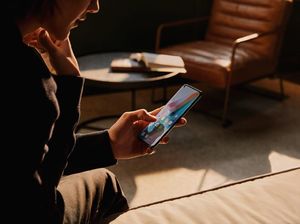 Intip Kecanggihan Layar Smartphone OPPO Find X3 Pro 5G