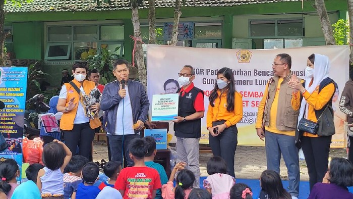 Ormas Sayap Golkar Beri Beasiswa ke 5.000 Siswa Korban Erupsi Semeru