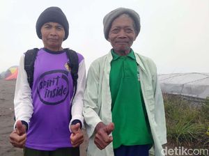 Pasutri Lansia Ini Jadi Buruh Angkut di Gunung Andong Magelang