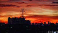 Biasanya setiap sore hari, Jakarta akan selalu hujan.
