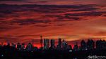 Pesona Langit Jakarta Saat Golden Hour