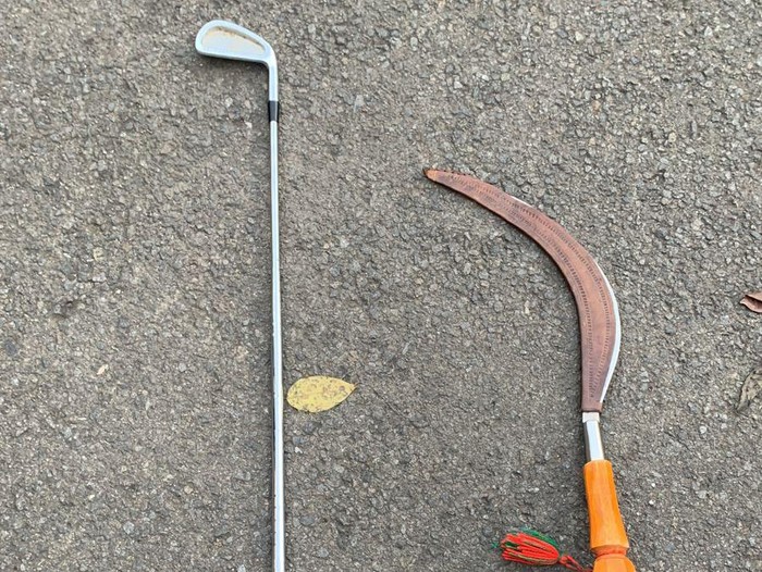 Polisi menangkap tiga pemuda yang hendak tawuran dengan senjata stik golf dan celurit di Cengkareng, Jakarta Barat.