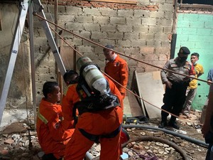 Begini Proses Evakuasi Pria Tercebur ke Septic Tank Selama 11 Jam