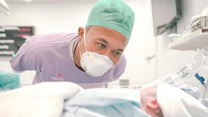 sule dan nathalie Wajah anak Nathalie Holscher dan Sule.