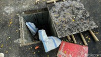 Ada rencana pula, tutup sumur resapan itu nantinya bakal dibikin buka-tutup, sehingga bisa dicopot bila petugas perlu memperbaiki sumur resapan.