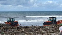 12 Pantai yang mendapat kiriman 1.200 ton sampah yakni Pantai Cemagi, Pantai Seseh, Pantai Canggu, Pantai Berawa, Pantai Batu Belig, Pantai Petitenget, Pantai Seminyak, Pantai Legian, Pantai Kuta, Pantai Kedonganan, Pantai Jerman dan Pantai Jimbaran.