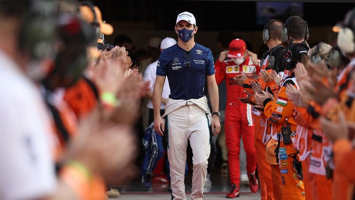 ABU DHABI, UNITED ARAB EMIRATES - DECEMBER 12: Nicholas Latifi of Canada and Williams walks out for the drivers parade prior to the F1 Grand Prix of Abu Dhabi at Yas Marina Circuit on December 12, 2021 in Abu Dhabi, United Arab Emirates. (Photo by Lars Baron/Getty Images)