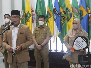 Ridwan Kamil Lepas 19 KK Calon Transmigran ke Aceh dan Kalteng