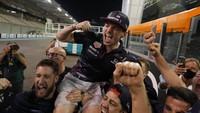 Mercedes GP memprotes gelar juara dunia F1 2021 Max Verstappen. Sayangnya, protes tersebut ditolak Federasi Otomotif Internasional (FIA). AP/Hassan Ammar