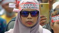 Dalam Surat Edaran (SE) Gubernur Jambi diatur batas beban maksimal seberat delapan ton.