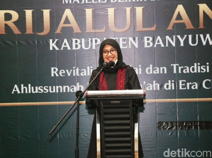 Bupati Banyuwangi Ipuk Fiestiandani menghadiri pelantikan Majelis Dzikir dan Sholawat Rijalul Ansor Banyuwangi di Hotel Santika. Dalam kesempatan tersebut, Ipuk mengajak organisasi semi otonom GP Ansor itu untuk turut menebarkan moderasi beragama di kalangan milenial.