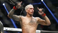 Kelas ringan UFC juga terus panas. Akankah sepanjang tahun 2022 ini, Charles Oliveira mampu mempertahankannya? (AP/Chase Stevens)